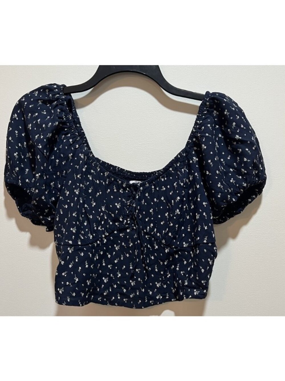 Hollister Navy Blue Floral Puff-Sleeve Crop Top ~ Size Medium